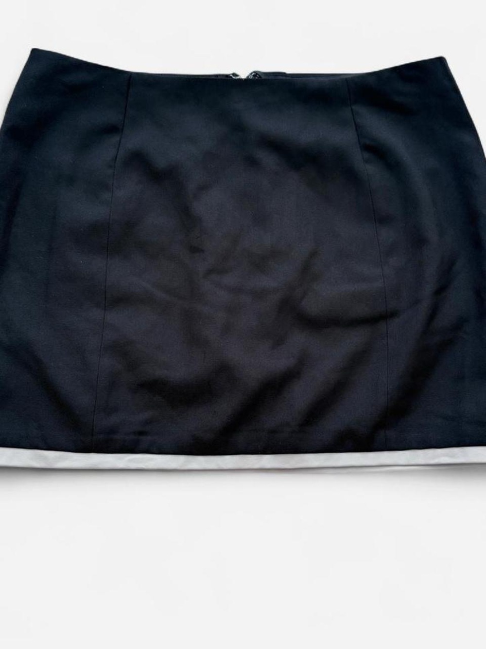NWT White Fox Mini Skirt with White Hem Trim Sz M - Picture 2 of 6